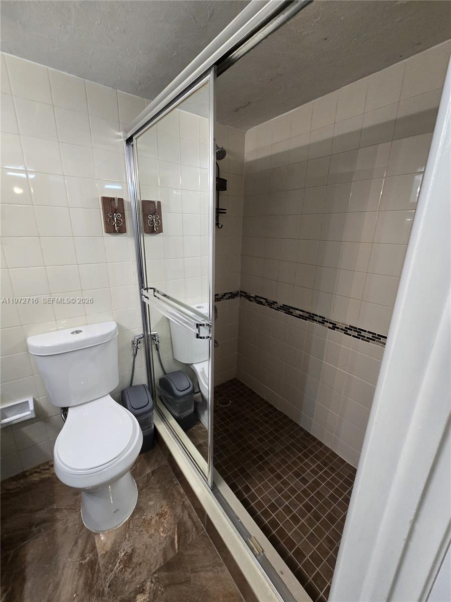 PENINSULA AT INTL GARDENS - Residential Lease