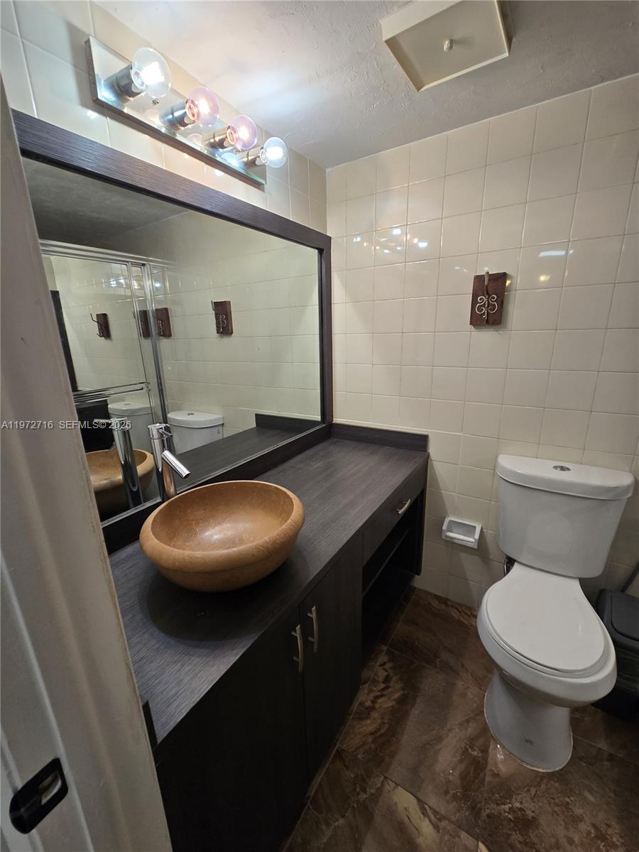 PENINSULA AT INTL GARDENS - Residential Lease