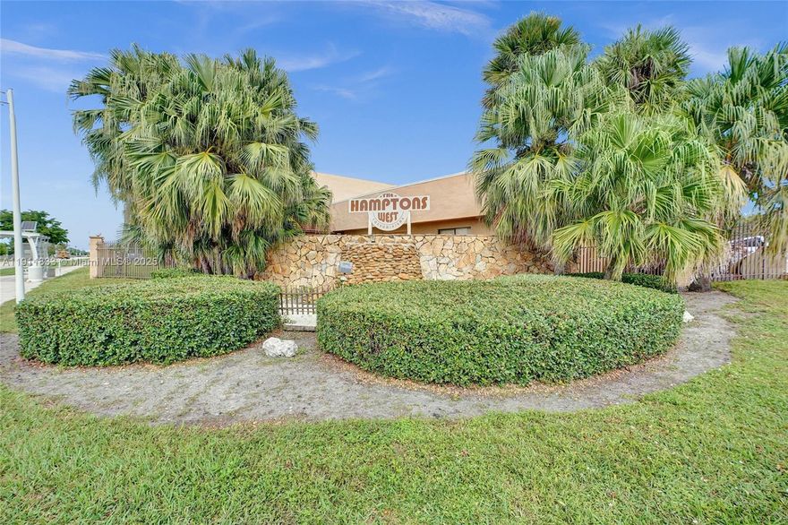 This beautifully maintained and spacious 3-bedroom, 2-bath corner unit offers nearly 1,480 square feet of bright, comfortable living. Features include a dedicated laundry room, modern finishes, and updated appliances throughout. The layout is ideal for both everyday living and entertaining. Community amenities include a well-kept pool, tennis courts, and ample guest parking. HOA fees cover water, sewer, trash, pest control, basic cable, and internet—offering exceptional value and convenience. Perfectly located near top-rated schools, shopping, dining, and major highways.
?? Please note: a minimum of 24 hours' notice is required for all showings
