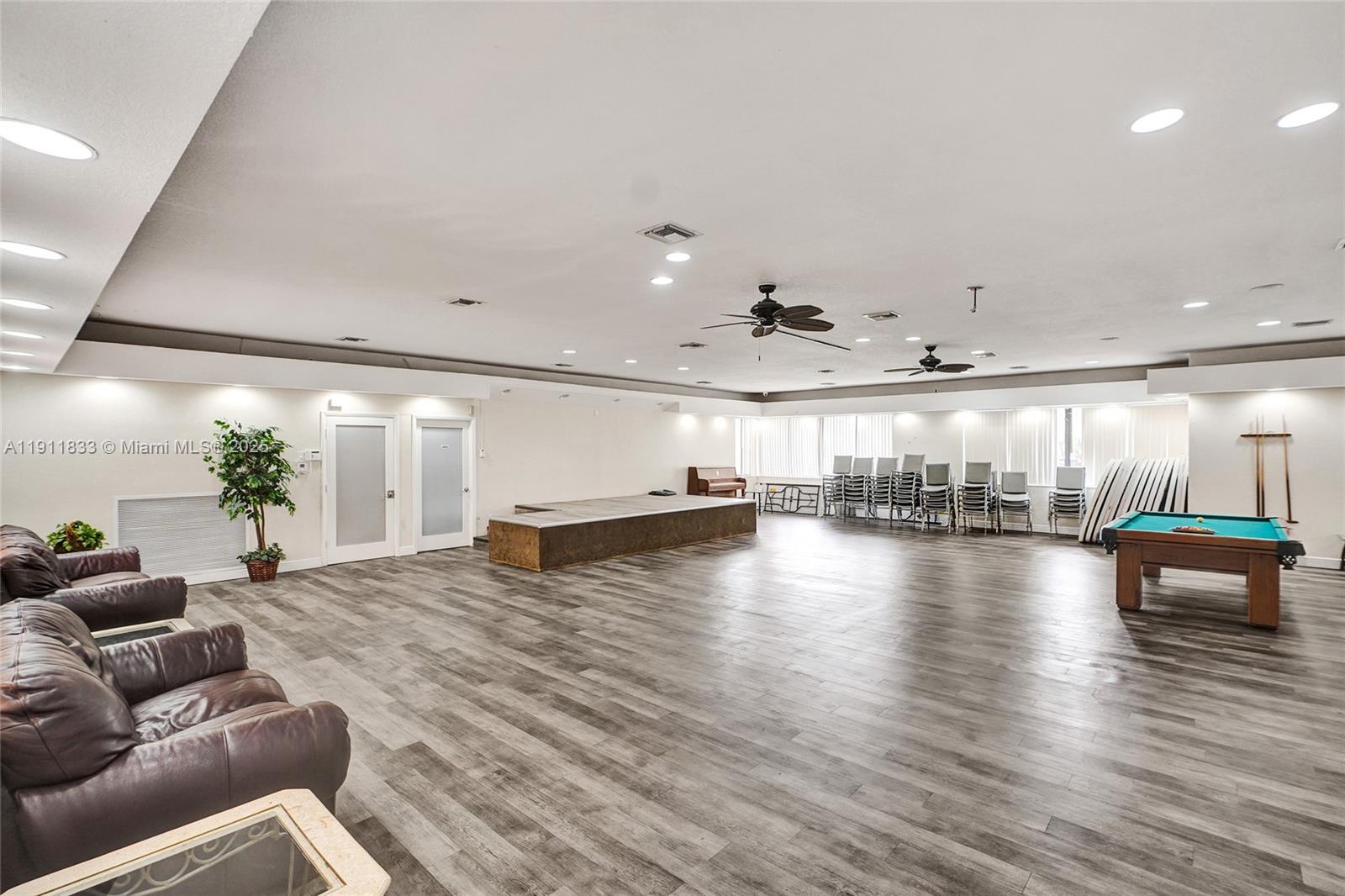 BARCLAY AT HAMPTONS WEST - Residential