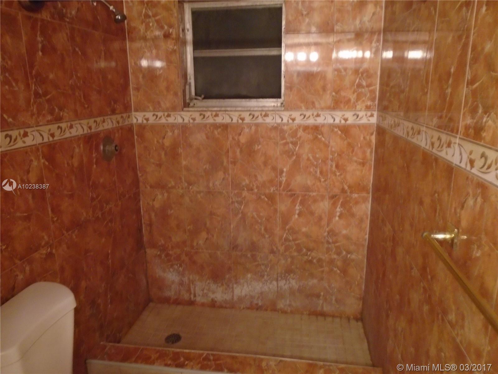 MANORS TOWNHOUSE - Residential Lease