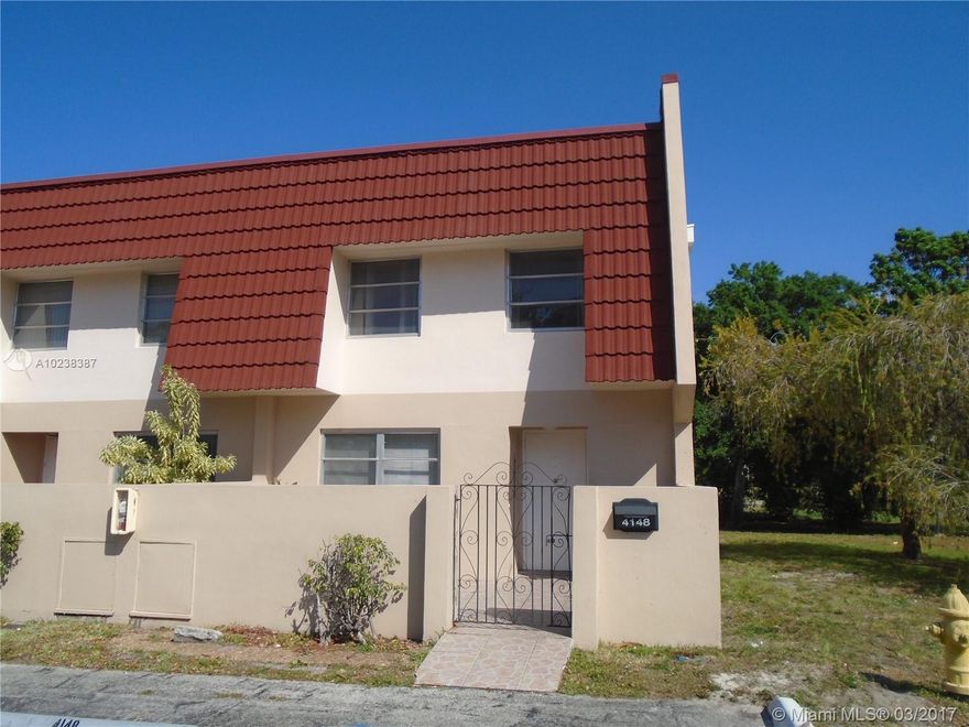 3 bed+ den and 2.5 baths townhome in the Manors of Inverrary . Corner unit with luscious golf view, remodeled with with floors and washer and dryer in unit, nice complex with security gate , none utilities include ,move in only with first month and $1800 security deposit,