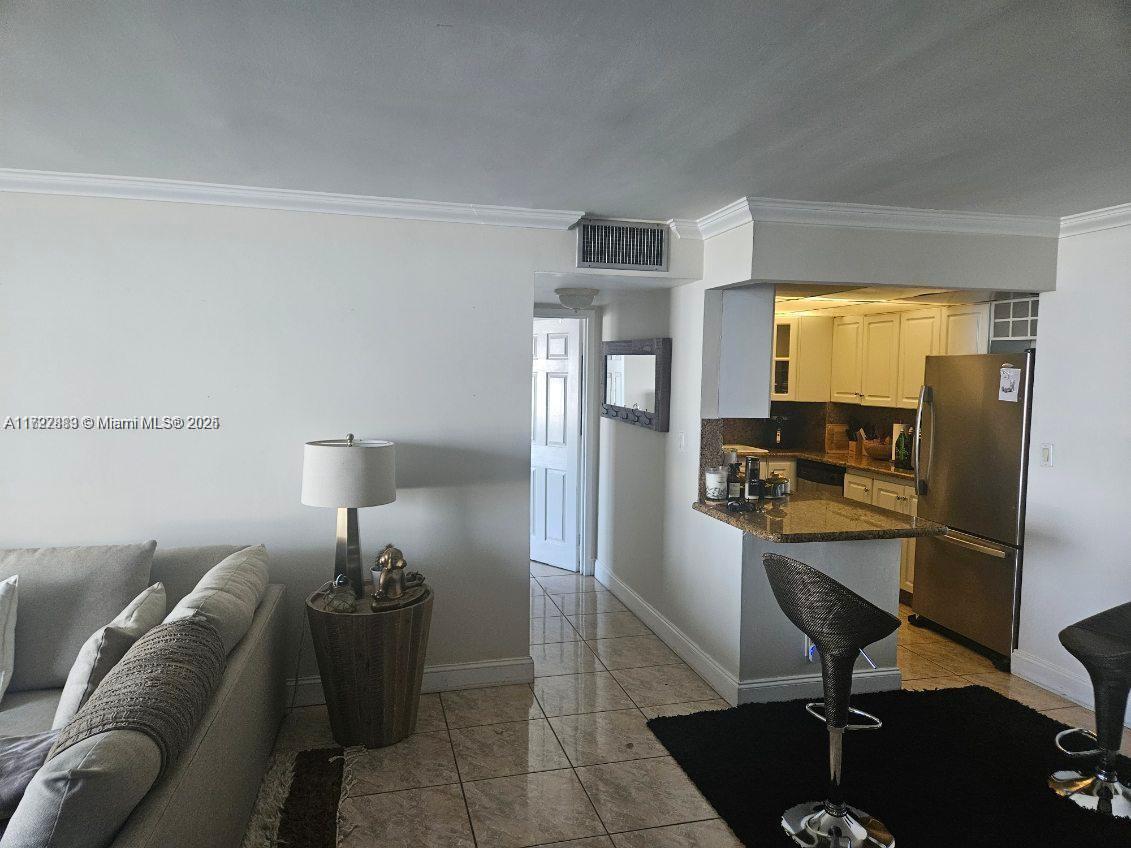 1800 Collins Ave 8B