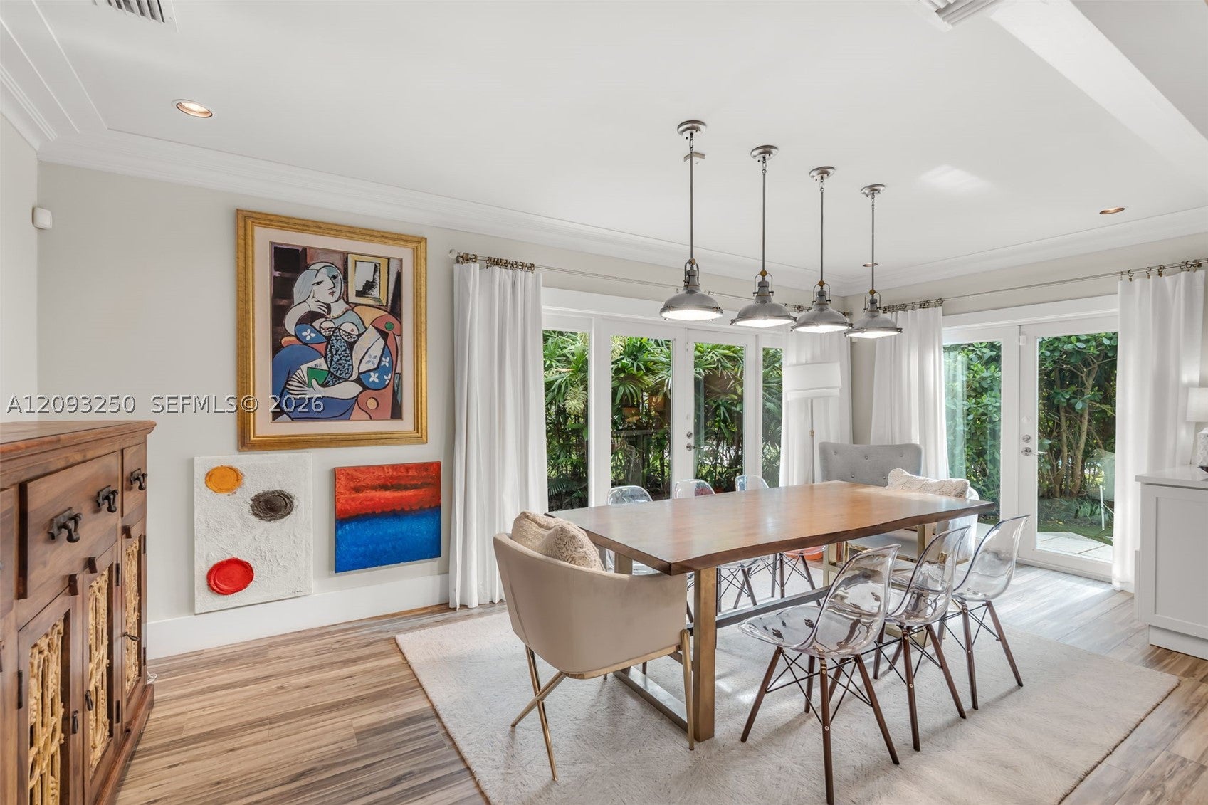 700 Vilabella Ave
