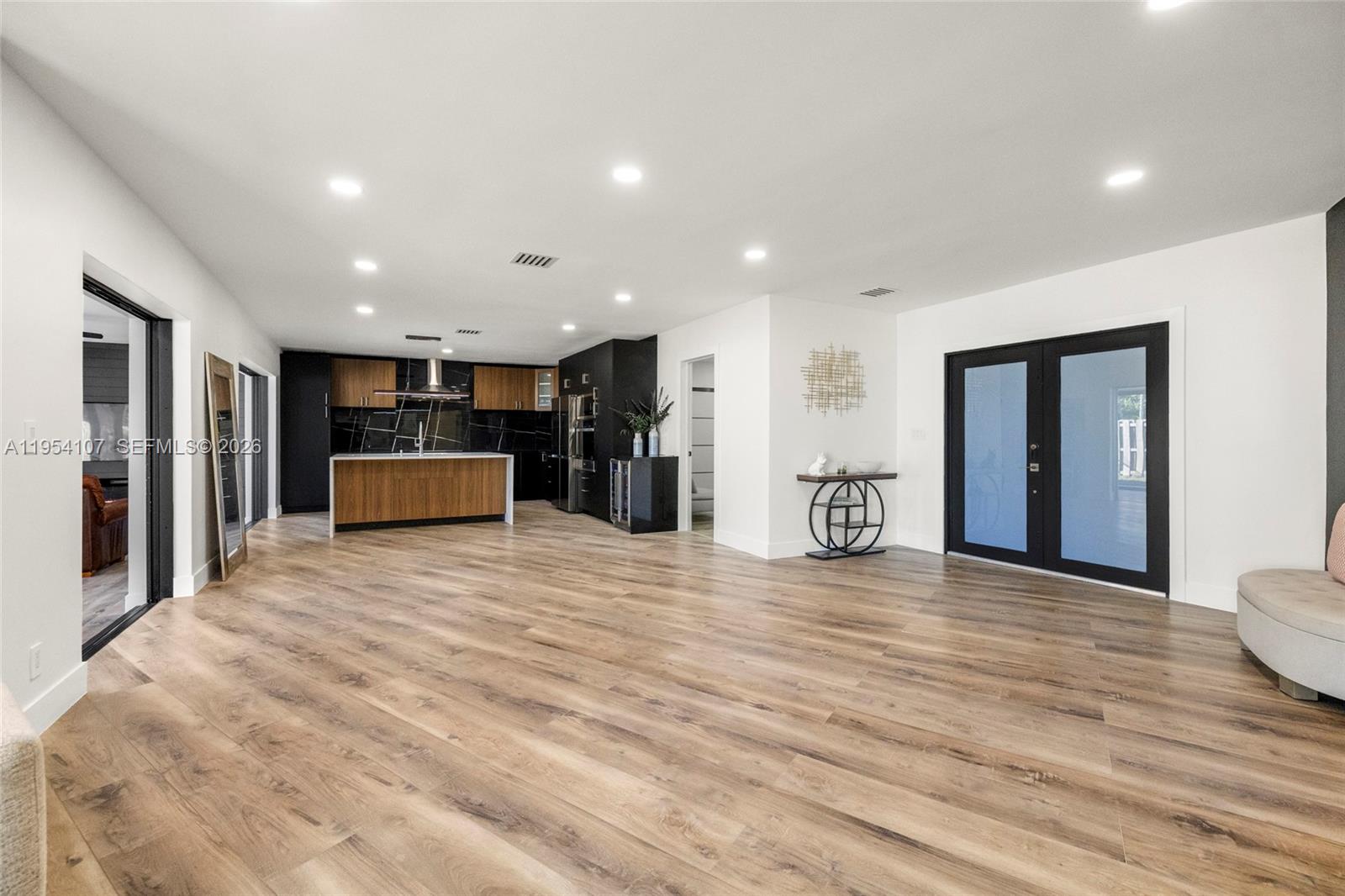 VENETIAN ISLES 2ND SEC - Residential