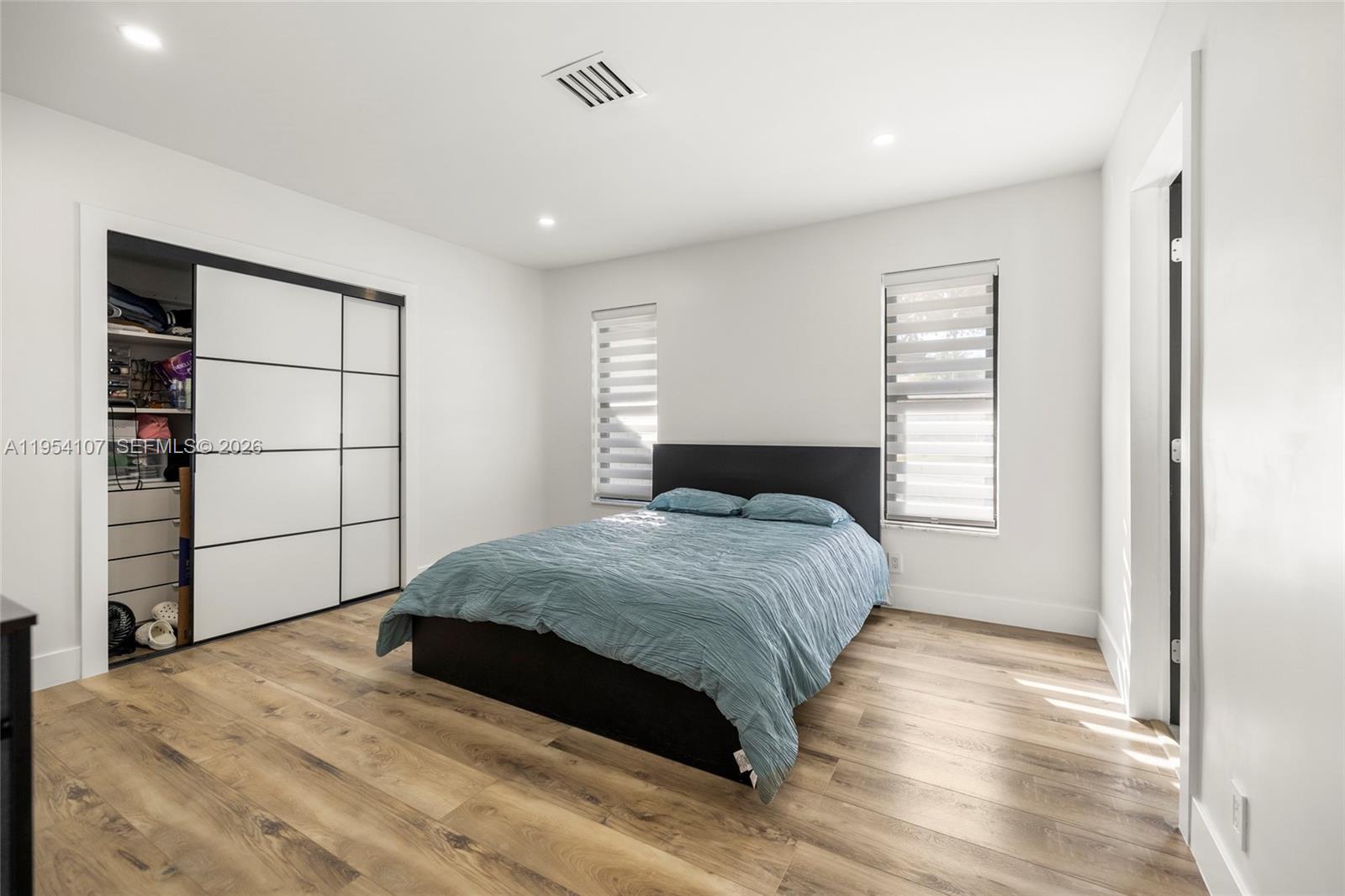 VENETIAN ISLES 2ND SEC - Residential