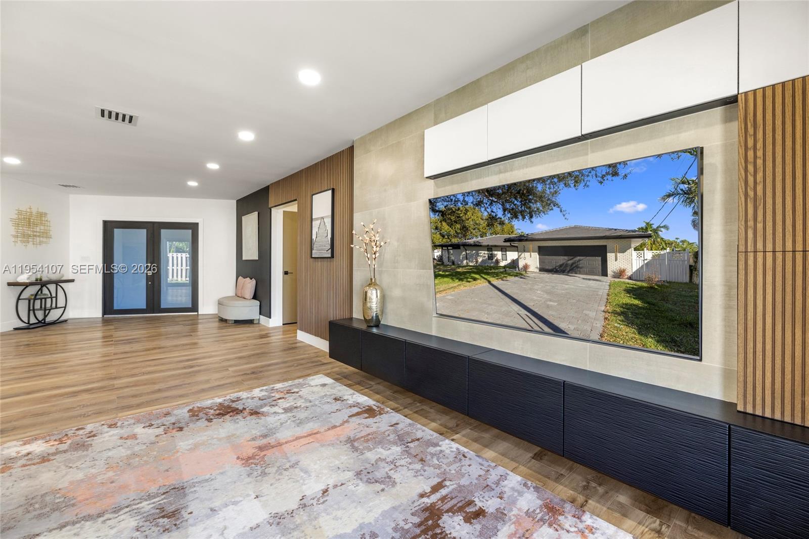 VENETIAN ISLES 2ND SEC - Residential