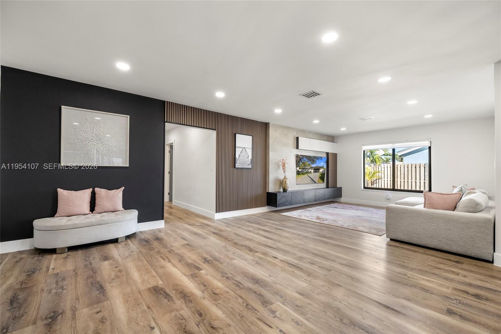 VENETIAN ISLES 2ND SEC - Residential