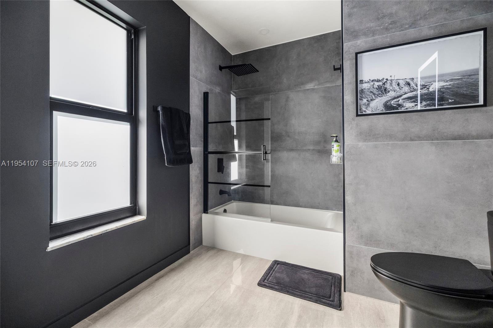 VENETIAN ISLES 2ND SEC - Residential