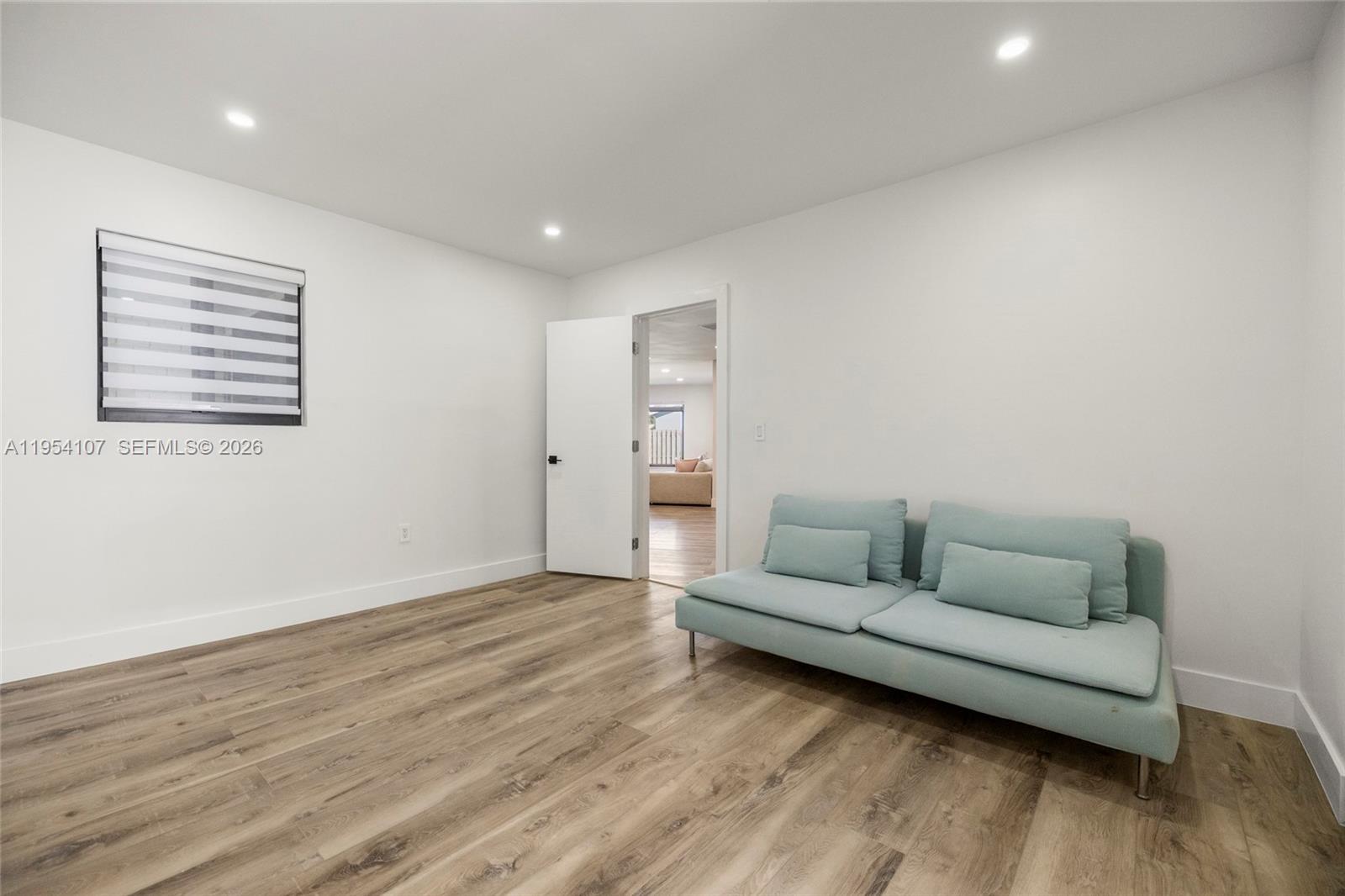 VENETIAN ISLES 2ND SEC - Residential