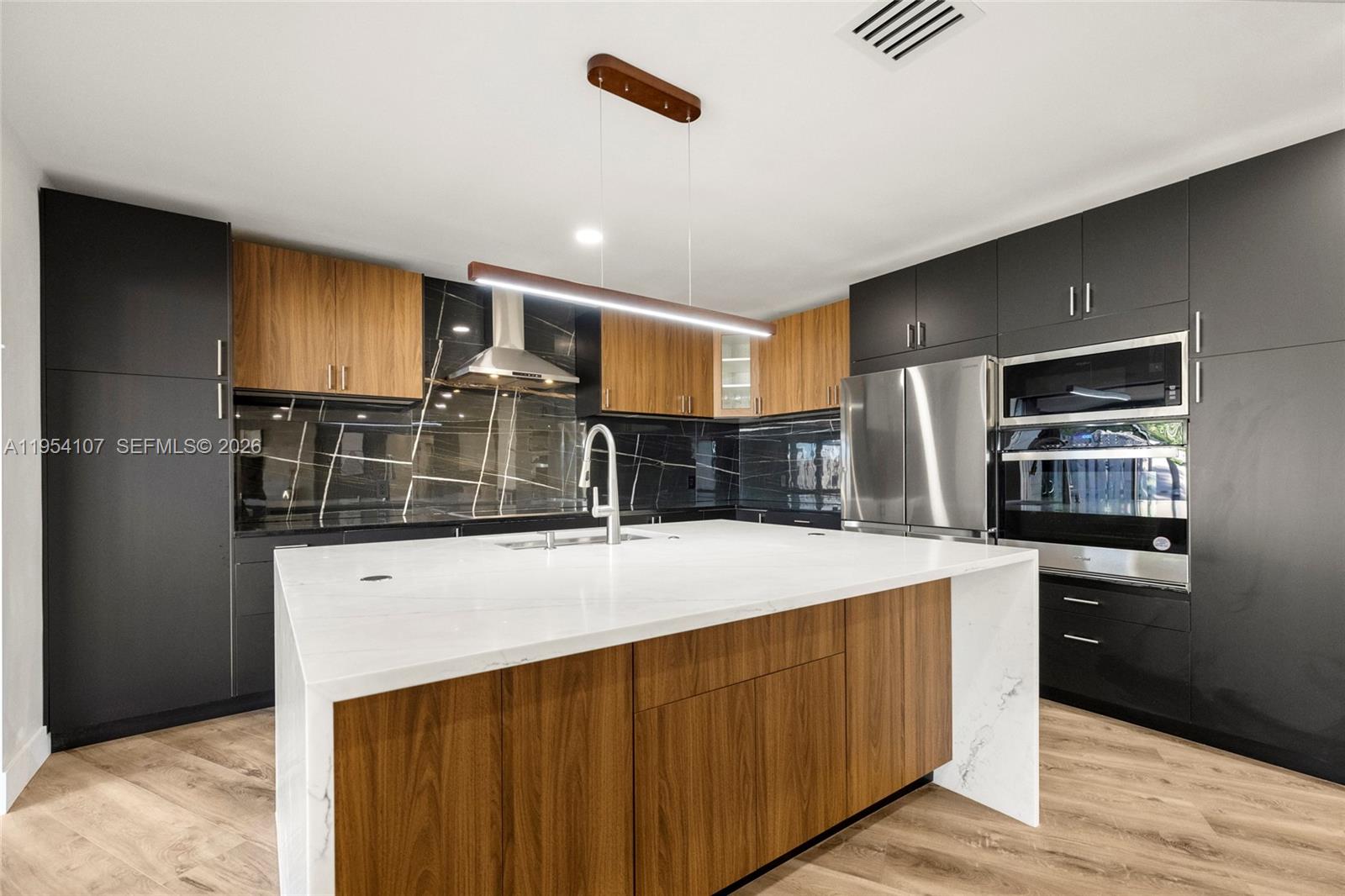 VENETIAN ISLES 2ND SEC - Residential