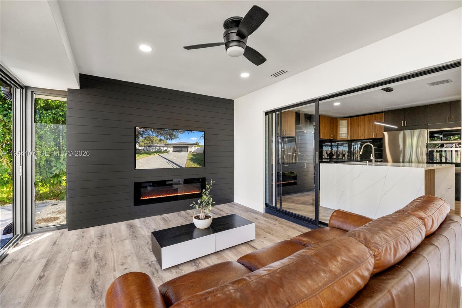 VENETIAN ISLES 2ND SEC - Residential