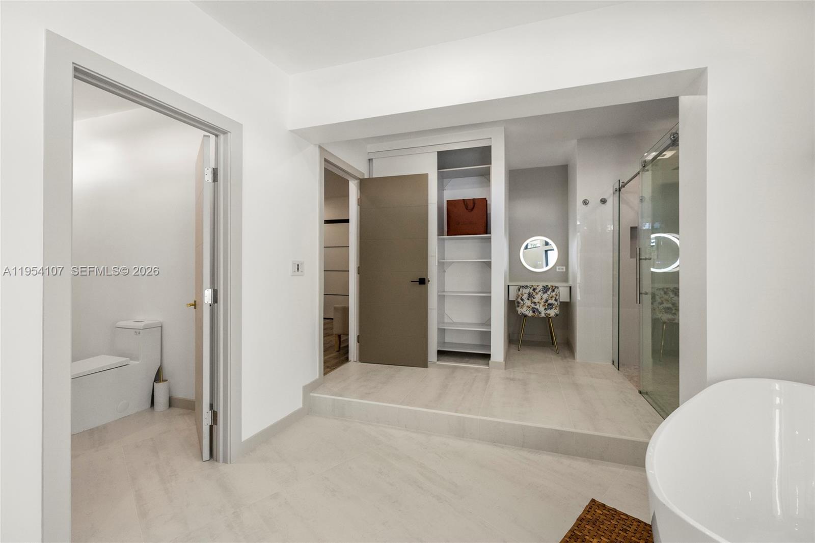 VENETIAN ISLES 2ND SEC - Residential