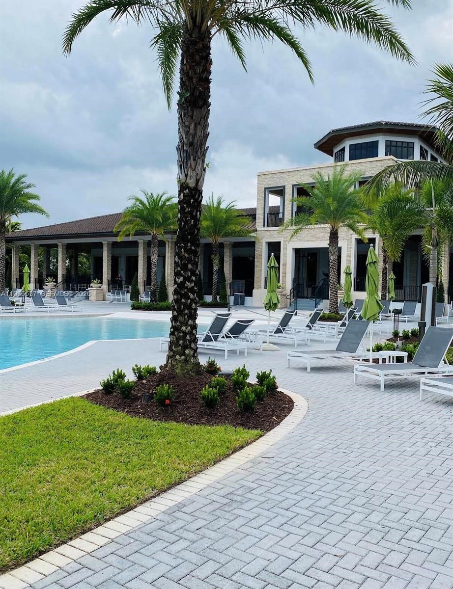 HIGHLAND AT PARK CENTRAL - Residential