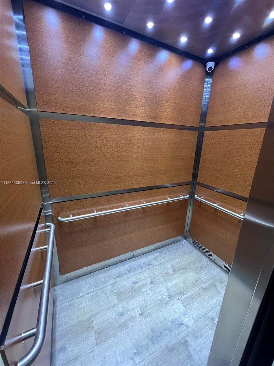 THREE HORIZONS NORTH COND - Residential