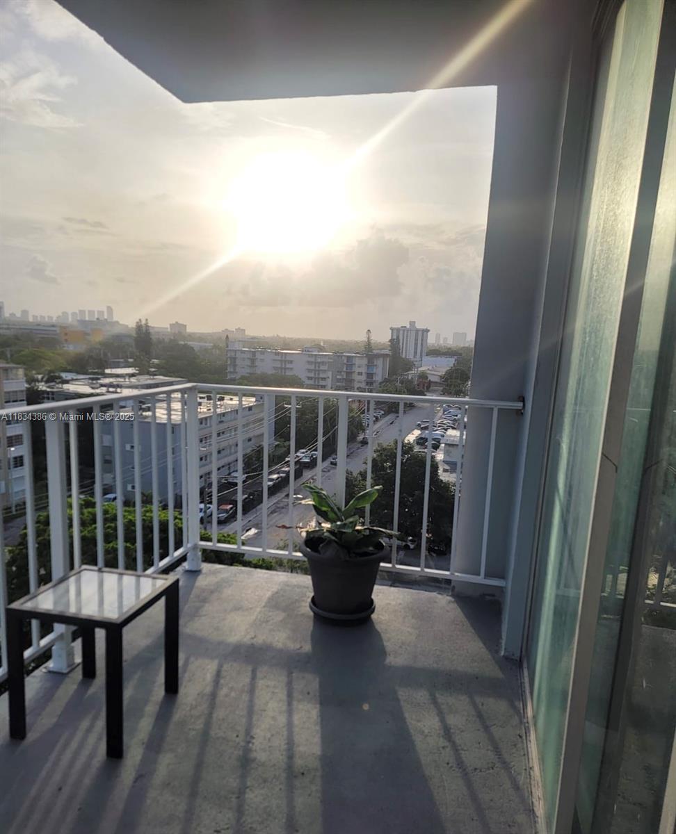 THREE HORIZONS NORTH COND - Residential