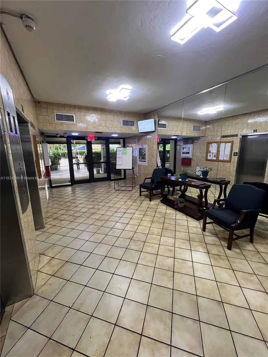 THREE HORIZONS NORTH COND - Residential