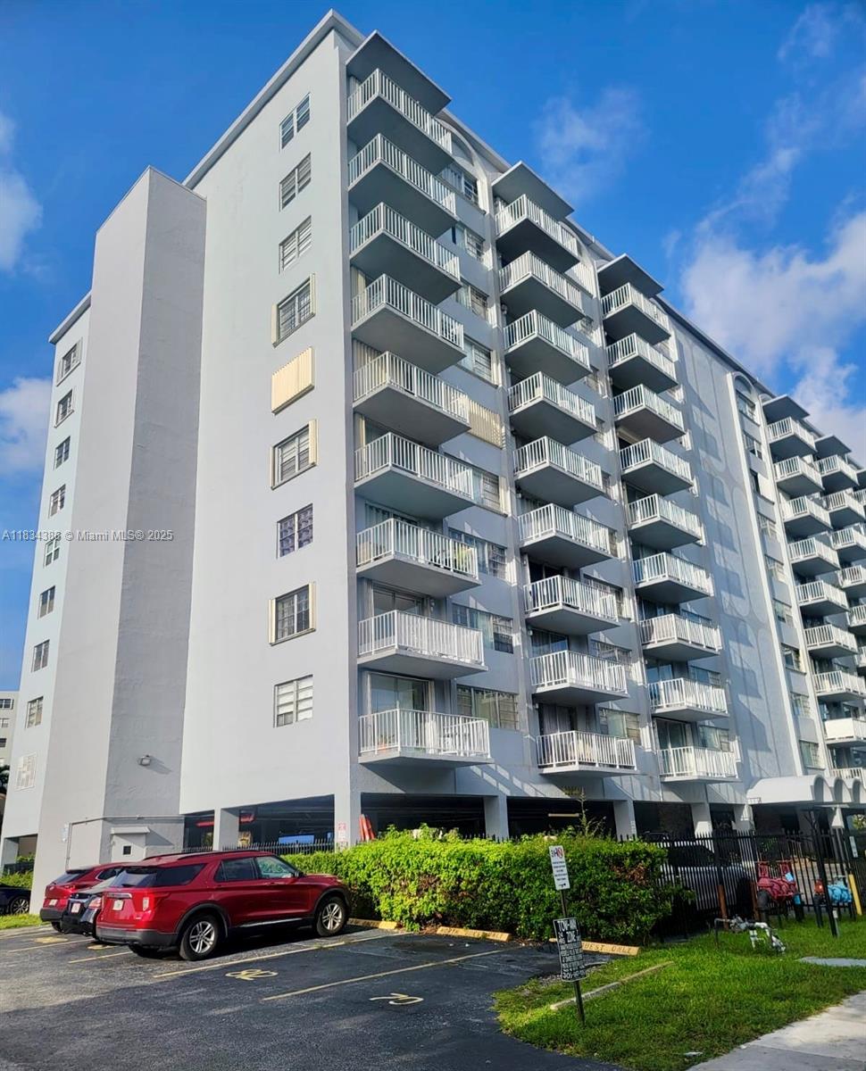 THREE HORIZONS NORTH COND - Residential