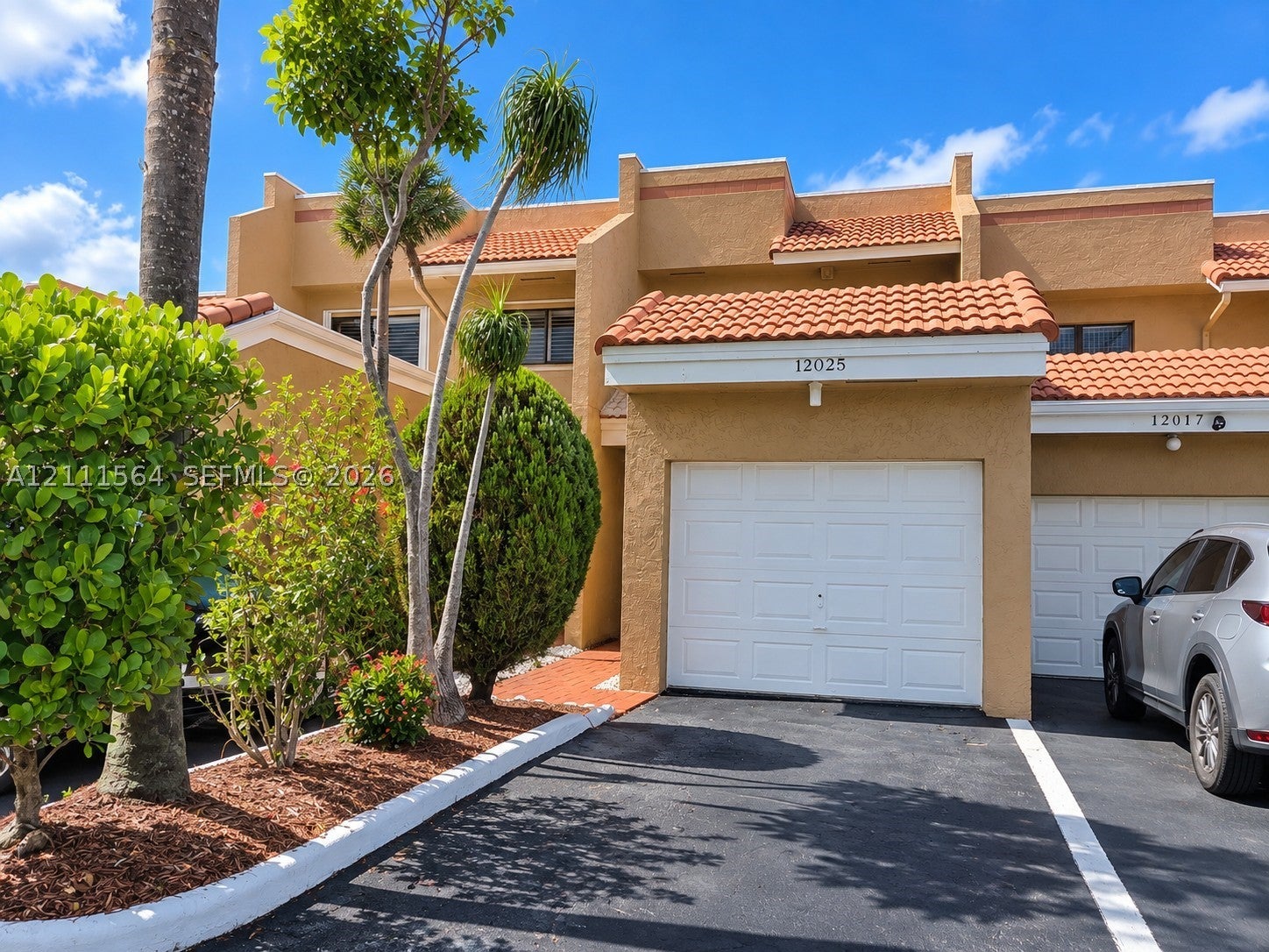 12025 S Las Palmas Dr