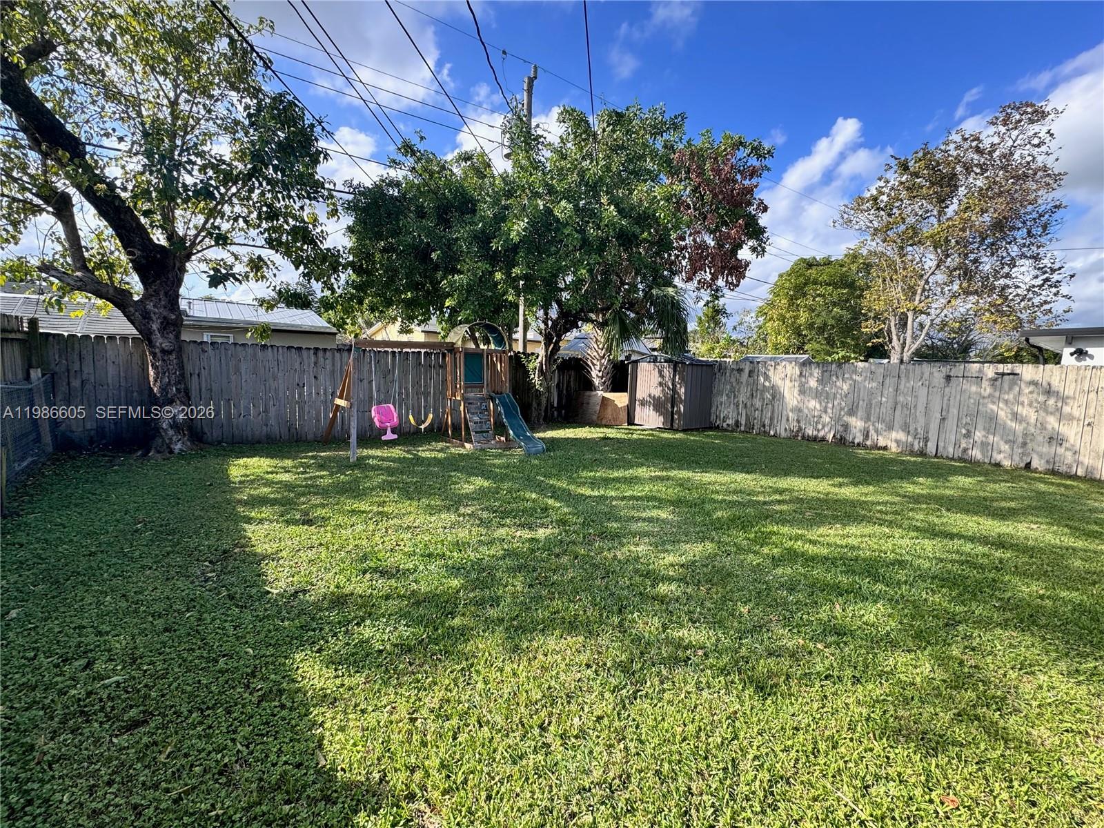 BROADVIEW COUNTRY CLUB ES - Residential Lease