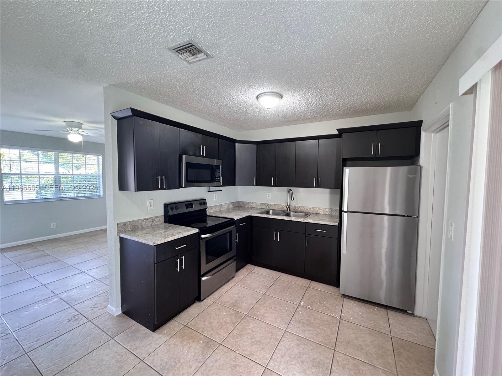 BROADVIEW COUNTRY CLUB ES - Residential Lease