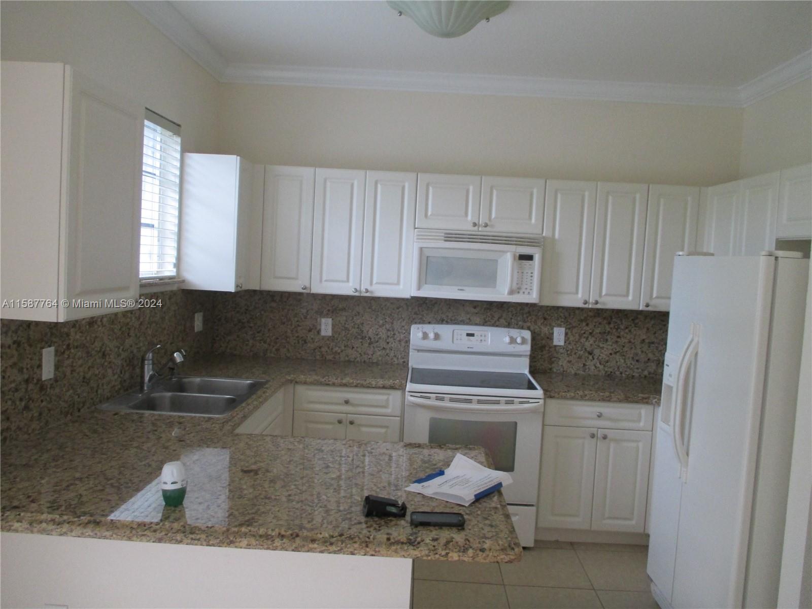 CARIBBEAN ISLES VILLAS CO - Residential Lease