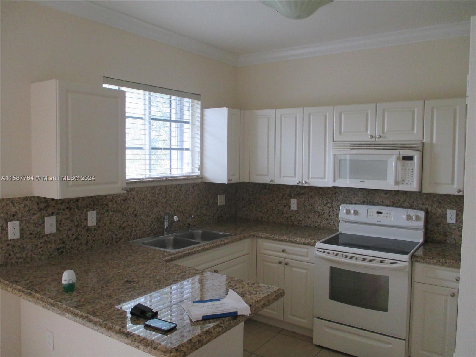 CARIBBEAN ISLES VILLAS CO - Residential Lease