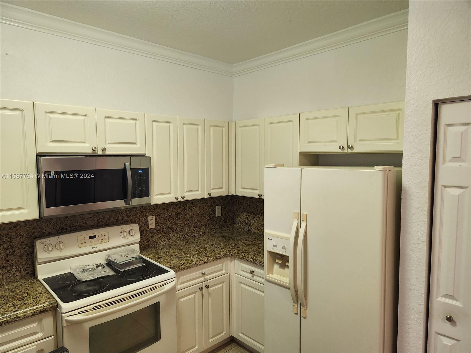 CARIBBEAN ISLES VILLAS CO - Residential Lease