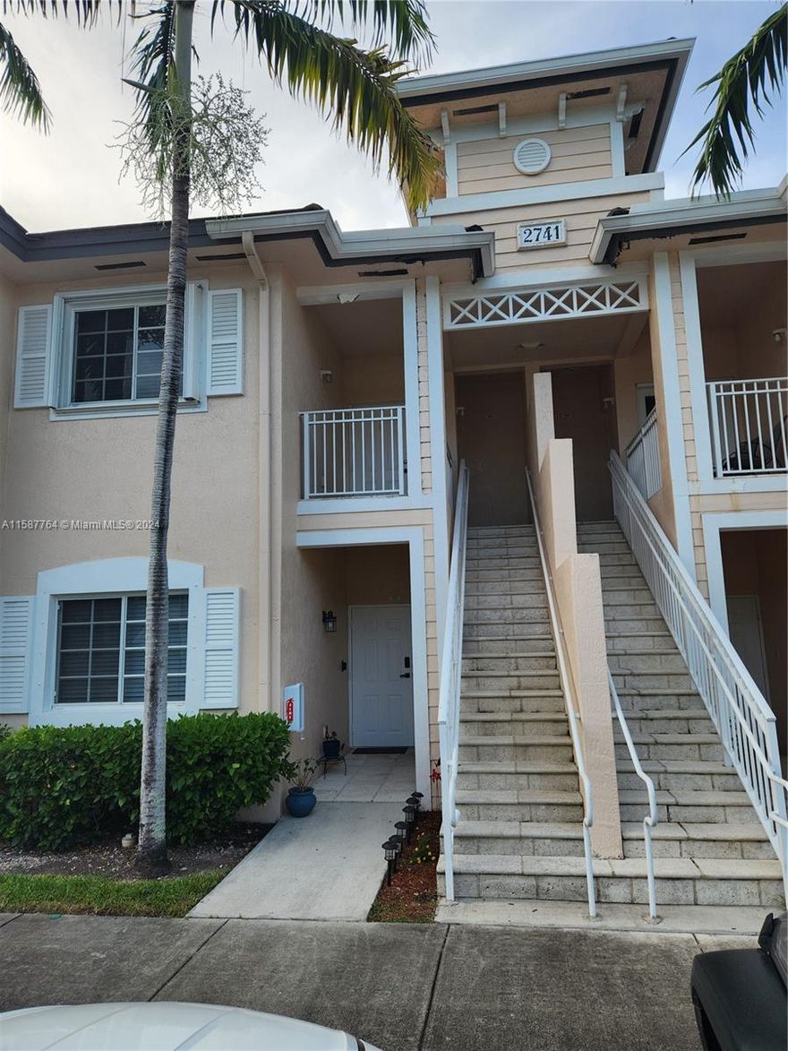 BEAUTIFUL CONDO 3 BED/2 BATH, BRIGHT, WIDE AND FUNCTIONAL! TILE AND LAMINATE FLOOR ON BEDS, WASHER AND DRYER INSIDE UNIT. FAMILY ORIENTED COMMUNITY, ONE ASSIGNED PARKING SPACE, WITH PLENTY OF GUEST PARKING. AMENITIES INCLUDE CLUBHOUSE, COMMUNITY POOL AND EXERCISE ROOM. EXCELLENT LOCATION CLOSE TO HOMESTEAD BAPTIST HOSPITAL. FEW MINUTES FROM TURNPIKE, AIR FORCE BASE, SCHOOLS, SHOPPING CENTERS AND MUCH MORE. EZ TO SHOW, PROPERTY ON SUPRA