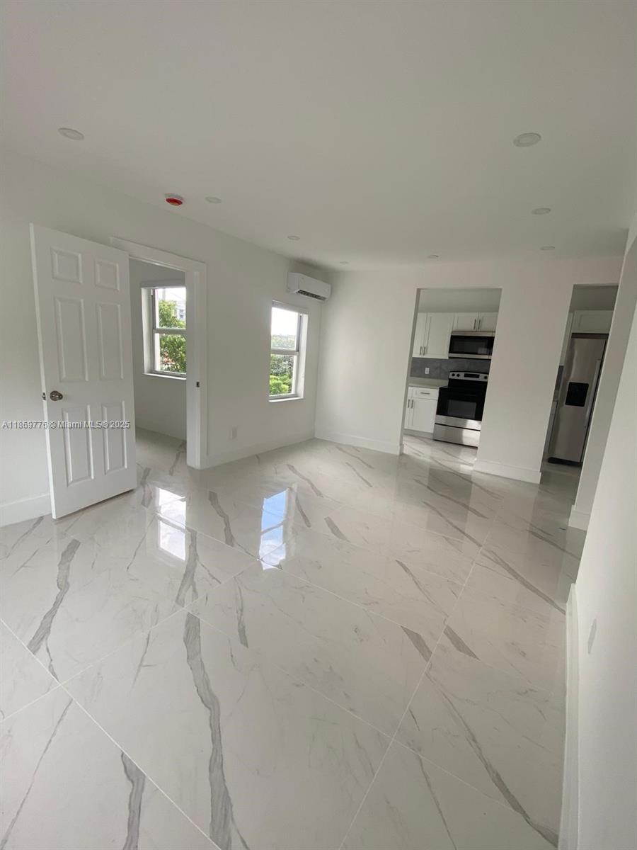 HOLLYWOOD SOUTH SIDE ADD - Residential Lease