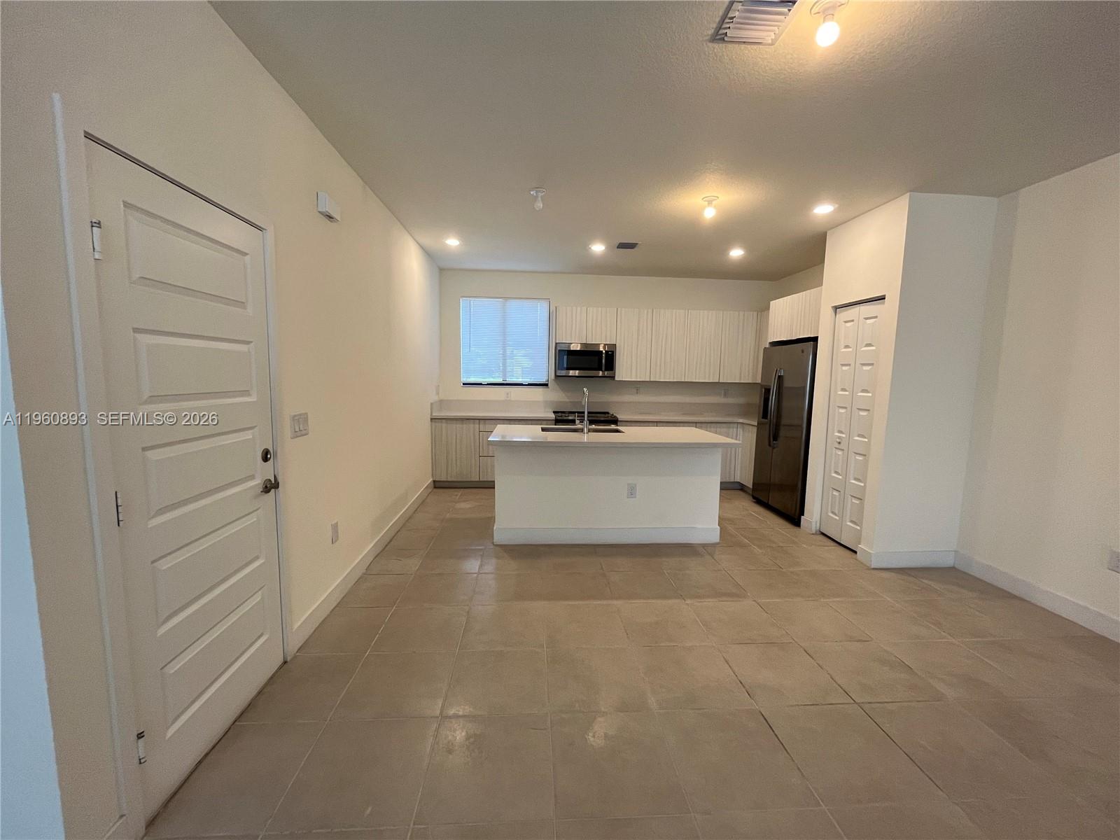 DOWNTOWN DORAL SOUTH PHAS - Residential