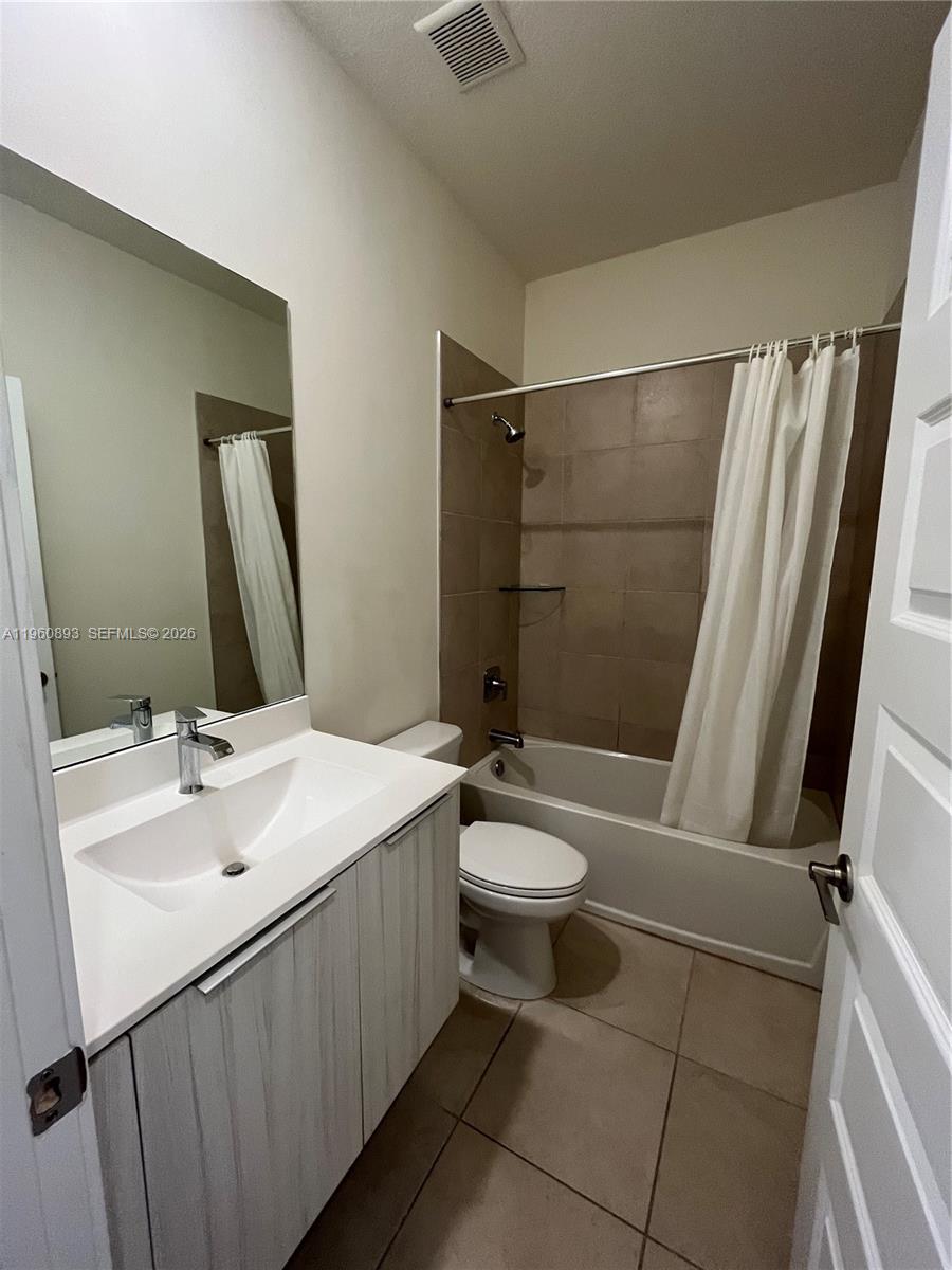 DOWNTOWN DORAL SOUTH PHAS - Residential