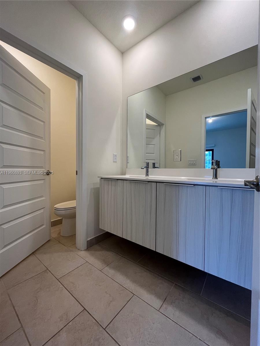 DOWNTOWN DORAL SOUTH PHAS - Residential