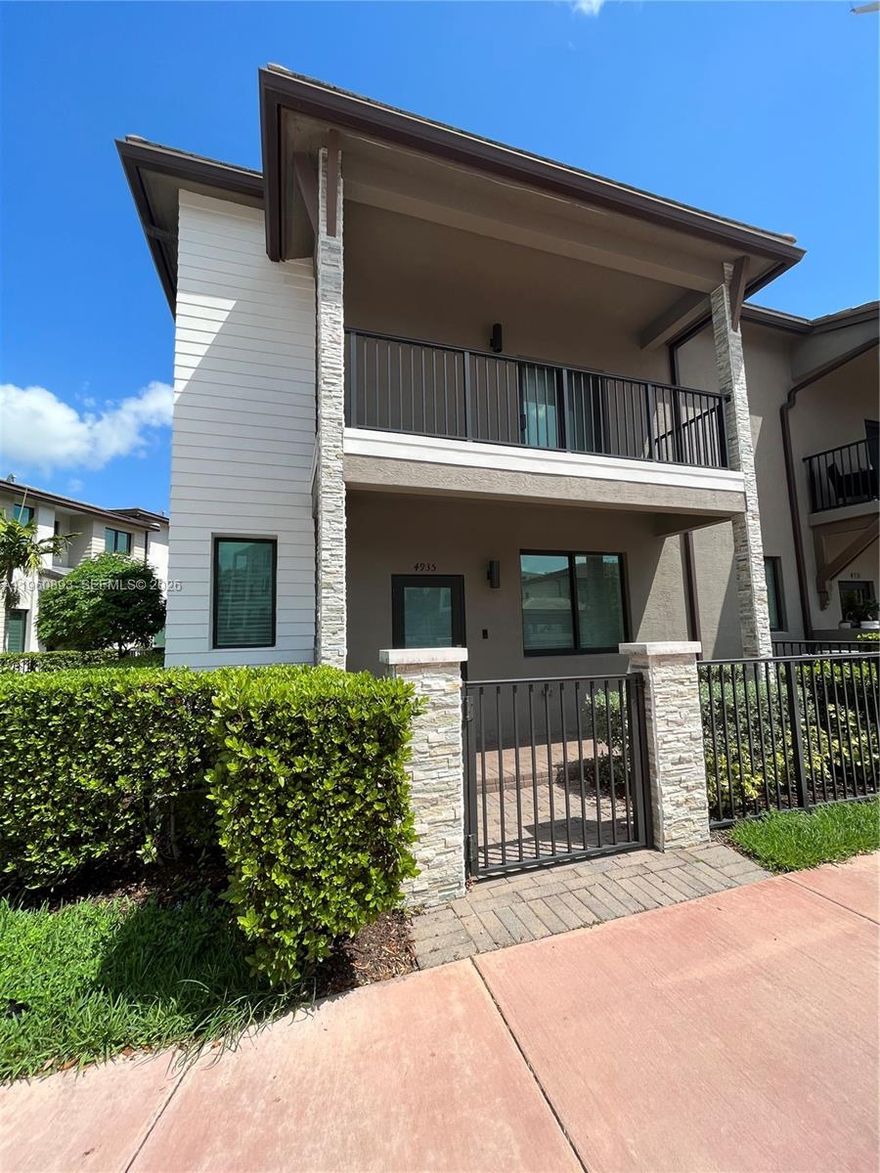Great corner townhouse with lots of light. Has garage for 1 car and HOA allows a second car in the drive way. Brand new clubhouse, upgraded cabinetry and appliances. HOA approval is 1 month.