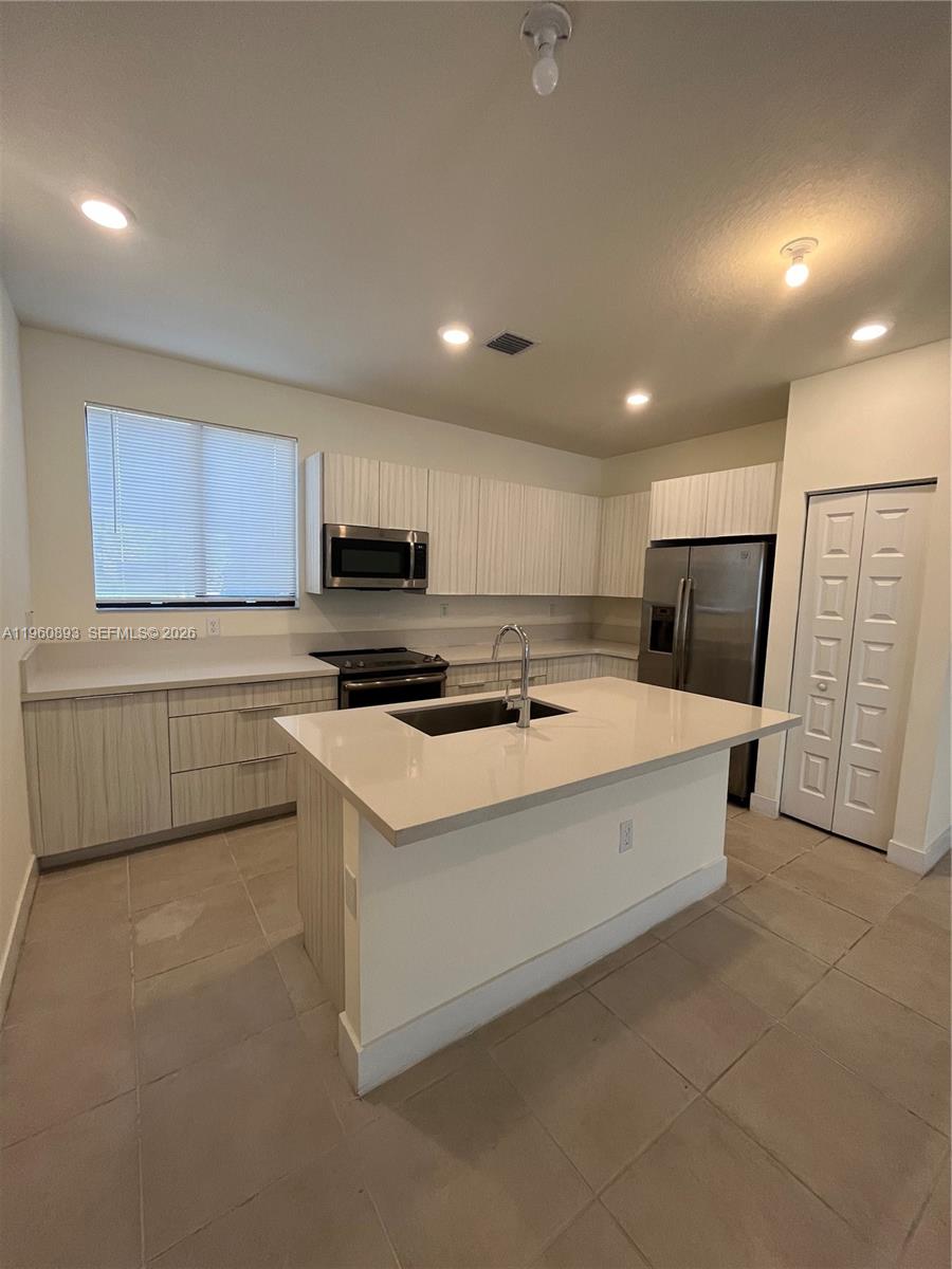 DOWNTOWN DORAL SOUTH PHAS - Residential