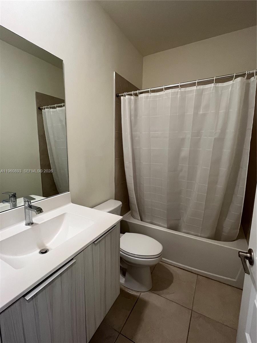 DOWNTOWN DORAL SOUTH PHAS - Residential