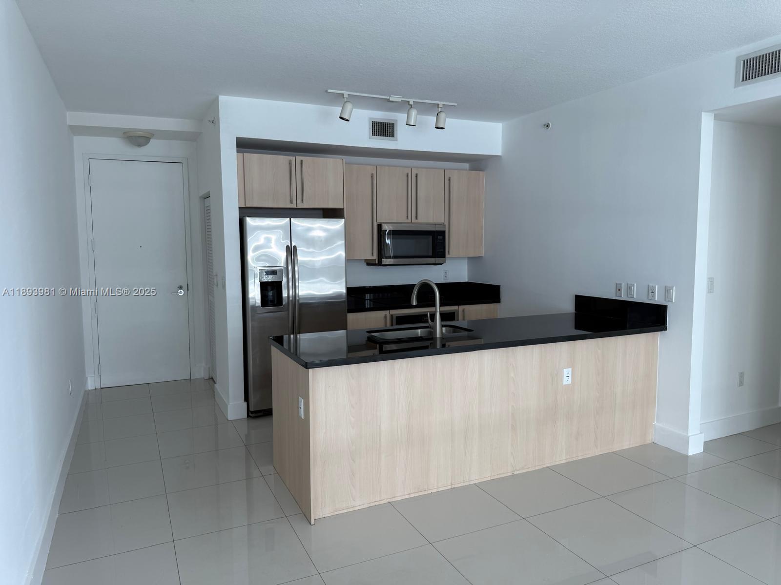 THE AXIS ON BRICKELL COND - Residential Lease