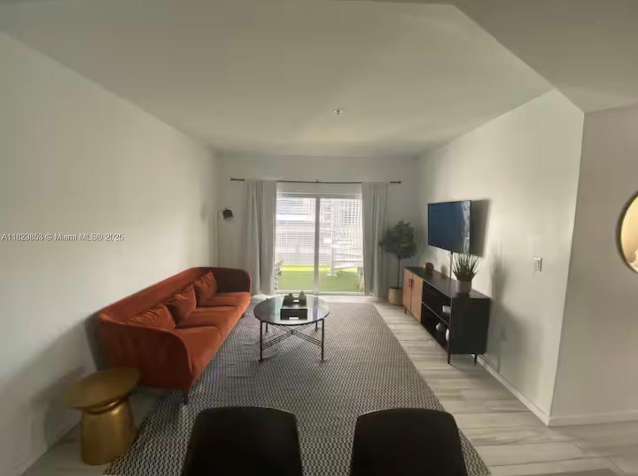 EMILIA CONDO - Residential