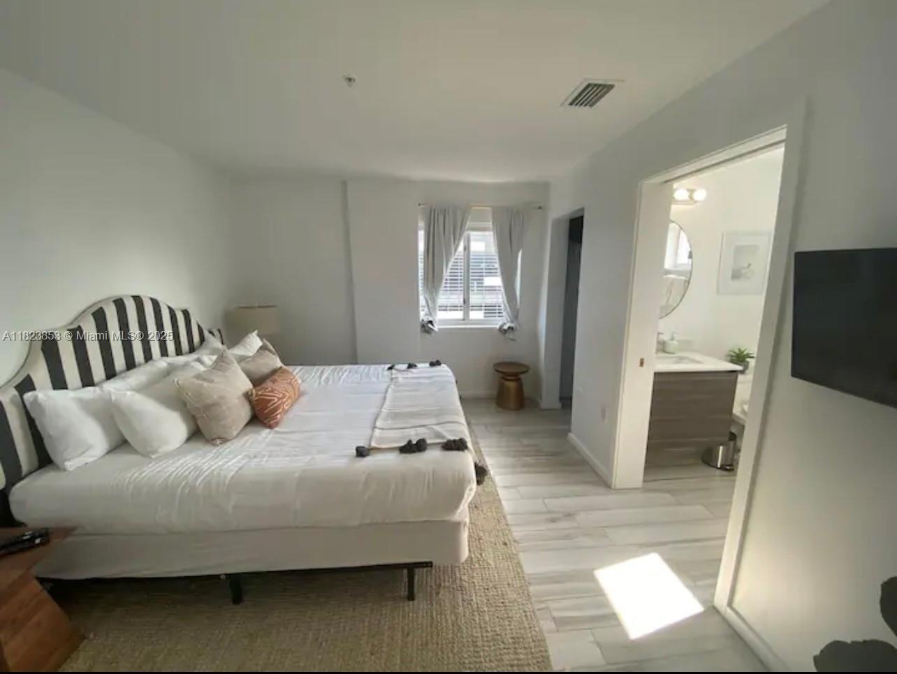 EMILIA CONDO - Residential