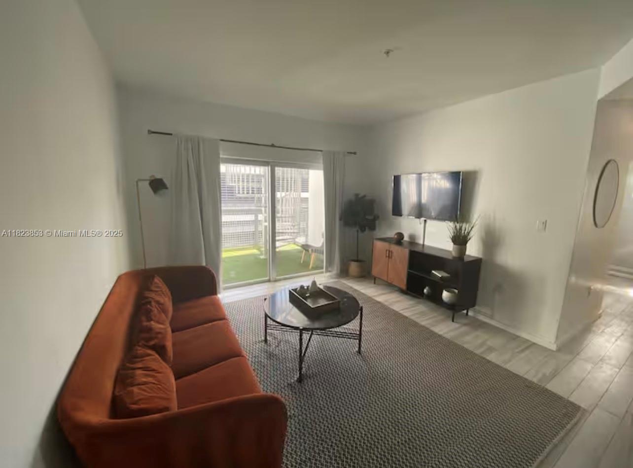 EMILIA CONDO - Residential