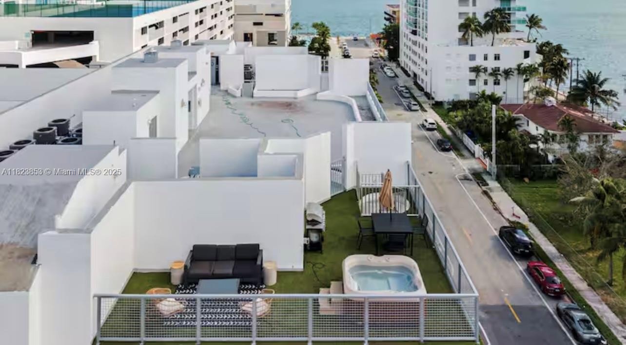 EMILIA CONDO - Residential