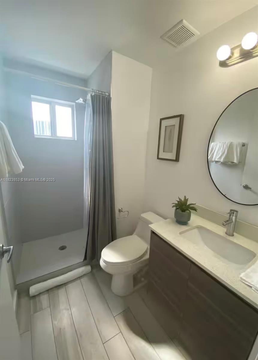 EMILIA CONDO - Residential