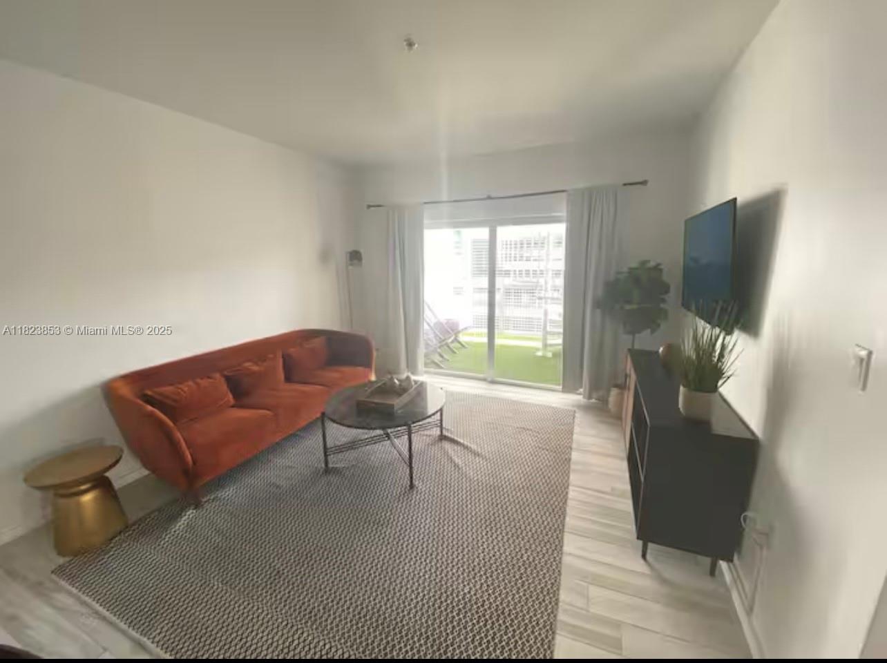 EMILIA CONDO - Residential