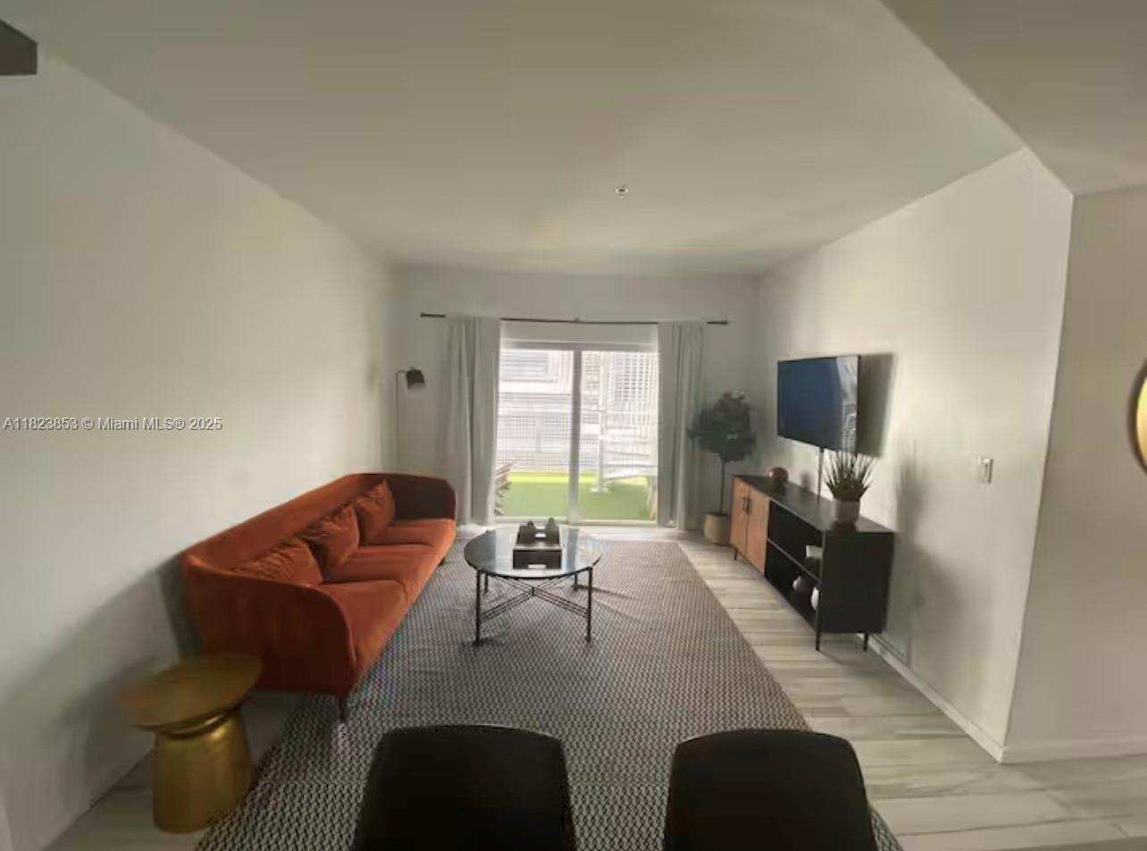 EMILIA CONDO - Residential