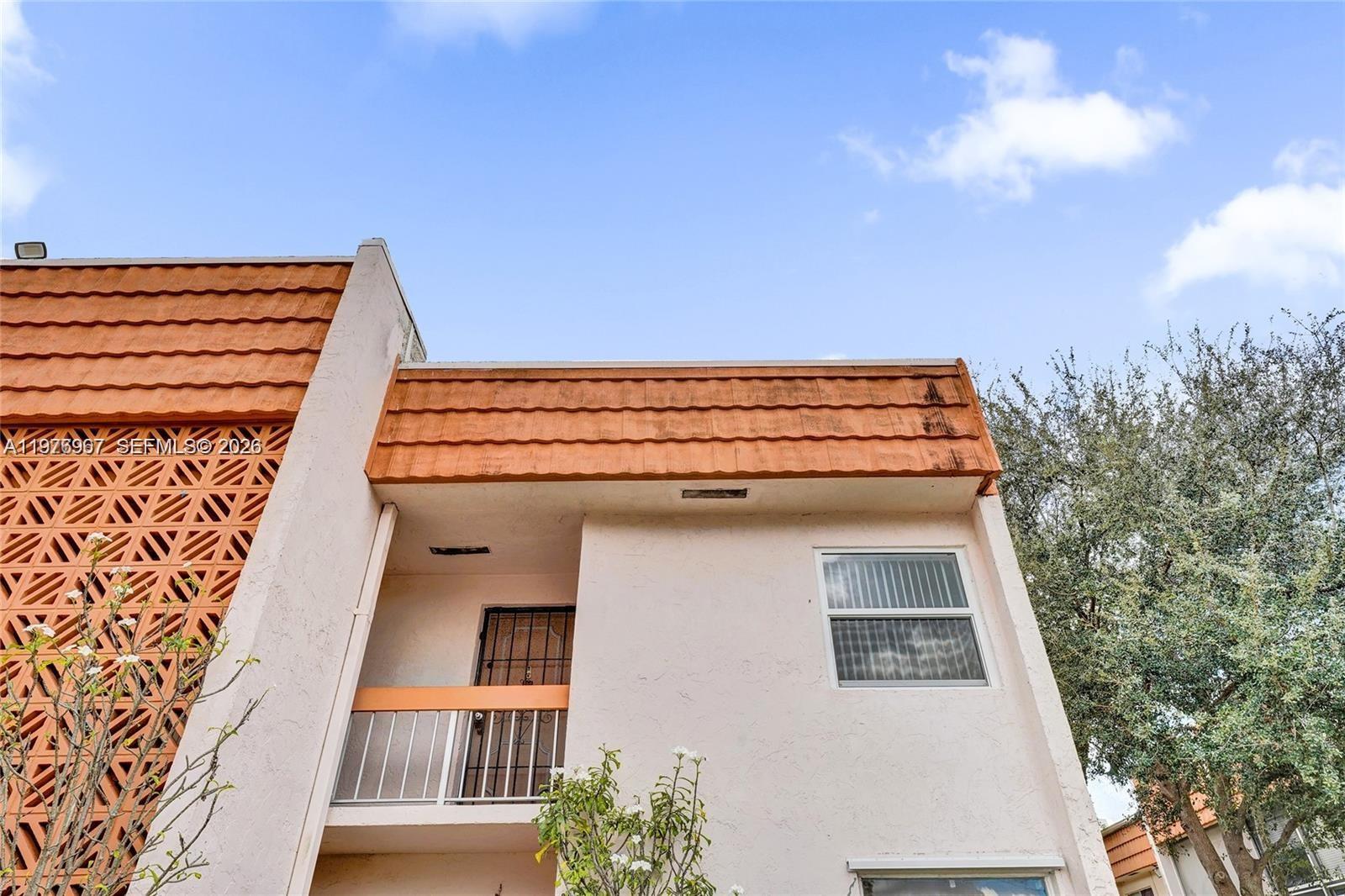 COUNTRYSIDE CONDO - Residential