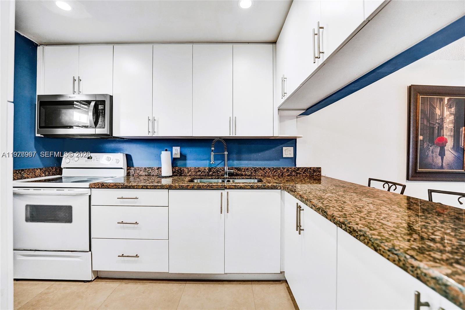 COUNTRYSIDE CONDO - Residential