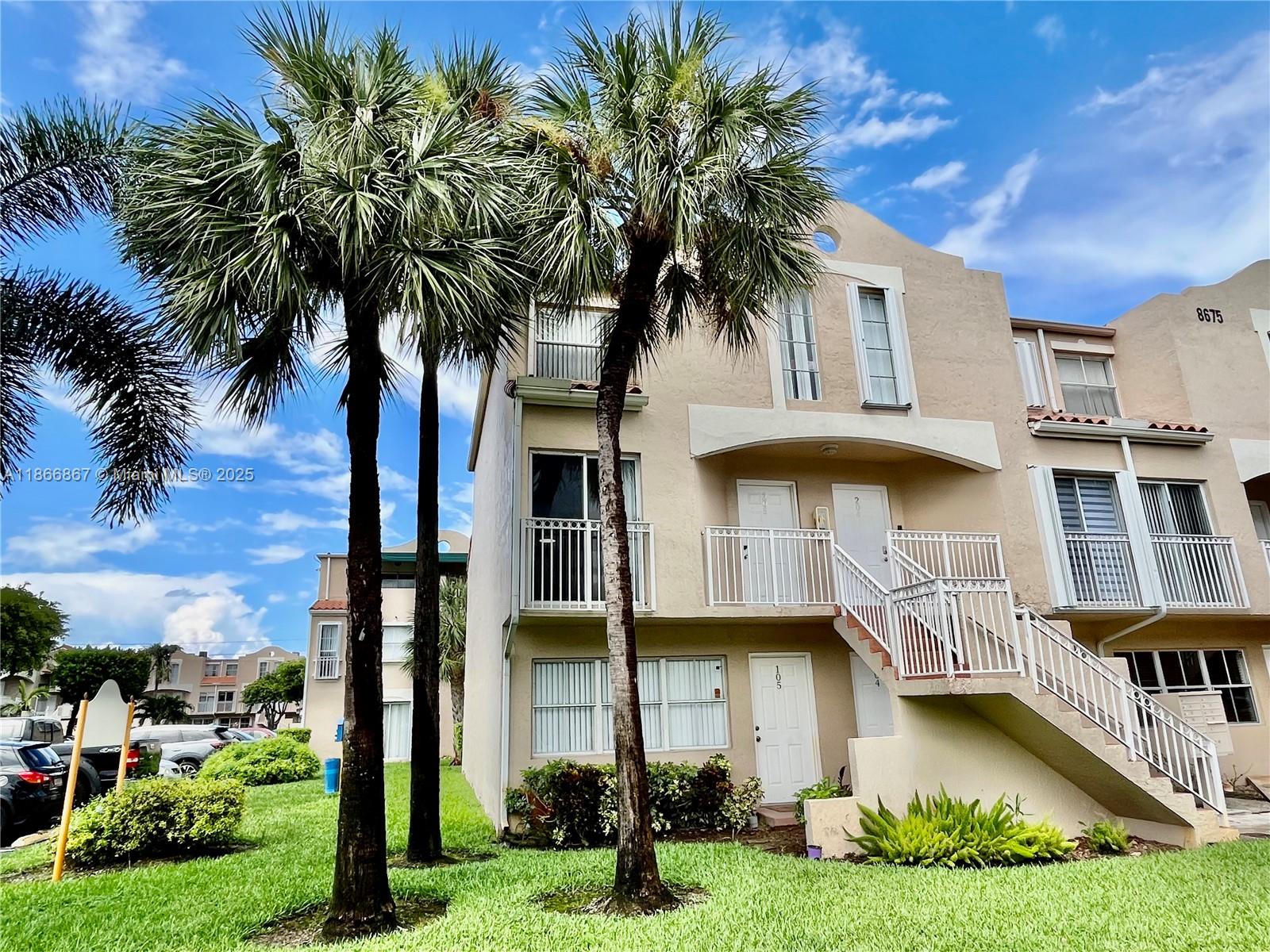 THIS IS A 2/2 APARTMENT WITH TWO FLOORS, ENTRANCE BY SECOND FLOOR, LAMINATED FLOOR THROUGHOUT,
WASHER AND DRYER INSIDE. EXCELLENT CONDITION. CORNER UNIT. GATED COMMUNITY WITH POOL AND
PLAYGROUND. QUITE NEIGHBORHOOD. NEAR 836 AND 826 EXPRESSWAY AND TURNPIKE.
