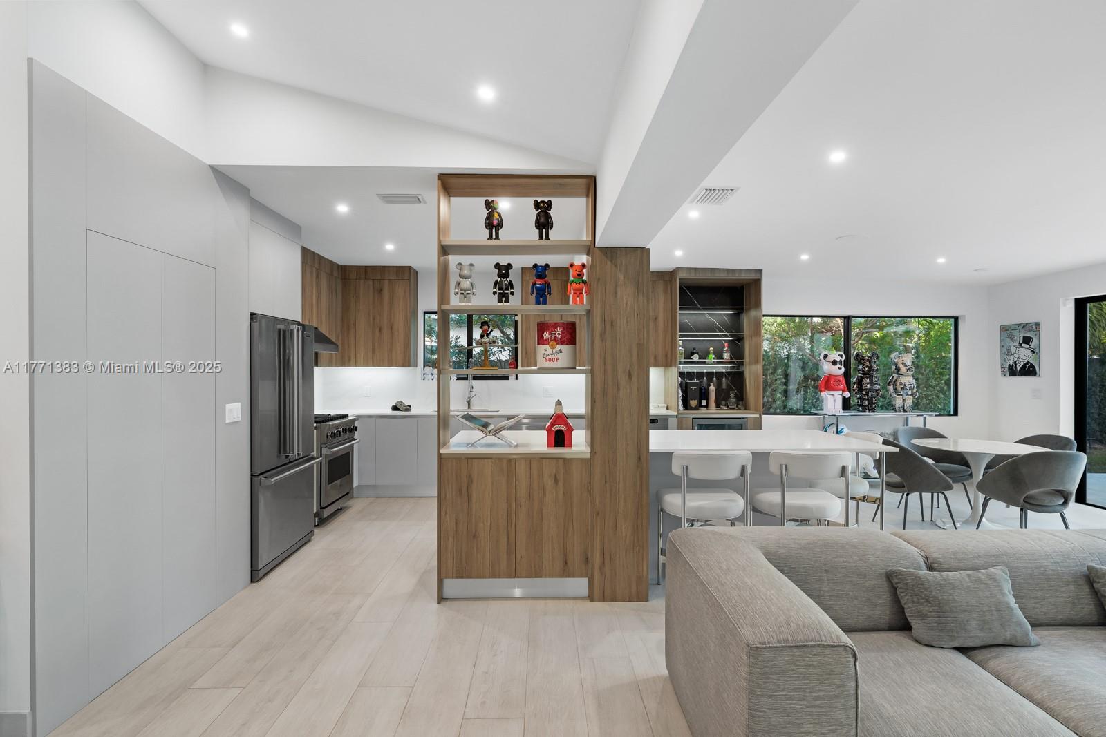 BISCAYNE POINT - Residential
