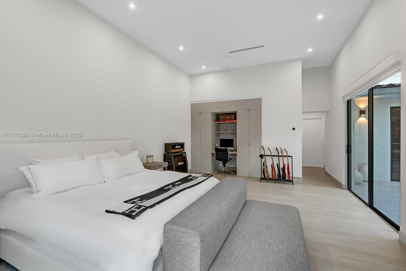 BISCAYNE POINT - Residential