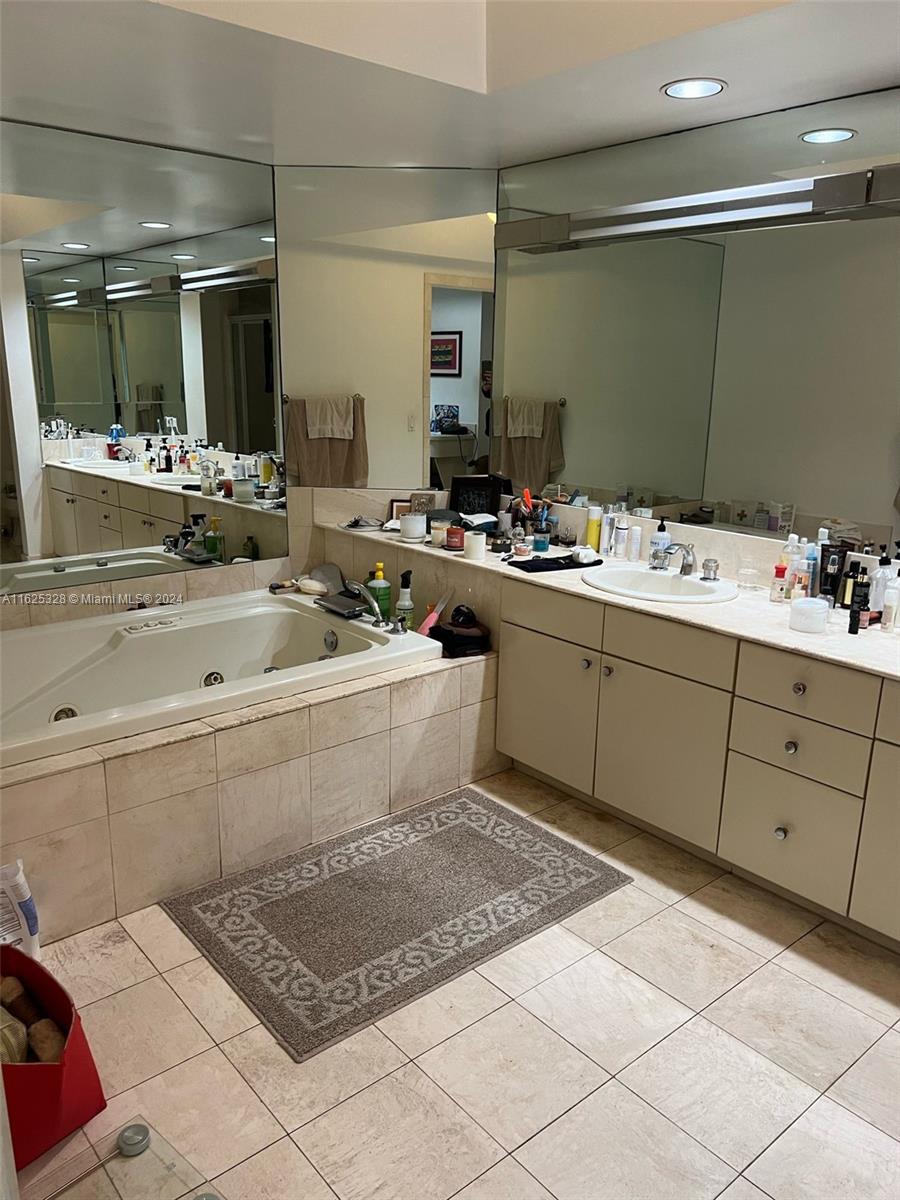 2000 ISL BLVD WILLIAMS IS - Residential